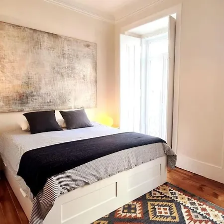 Apartment Lisbon Design Flat, Luxury, 7 People, Pool & Garden