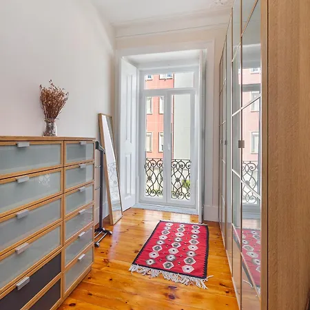Apartment Lisbon Design Flat, Luxury, 7 People, Pool & Garden Lisbon