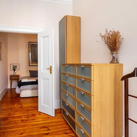 Apartment Lisbon Design Flat, Luxury, 7 People, Pool & Garden *
