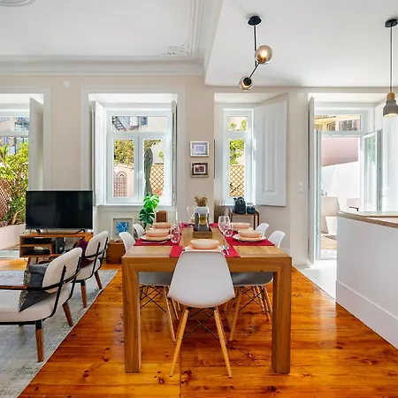 Lisbon Design Flat, Luxury, 7 People, Pool & Garden *
