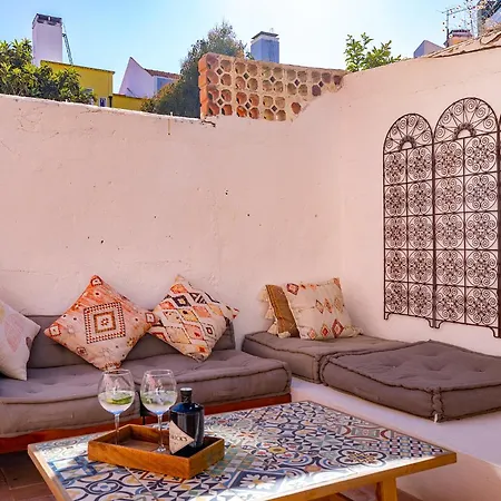 Lisbon Design Flat, Luxury, 7 People, Pool & Garden Apartment Lisbon