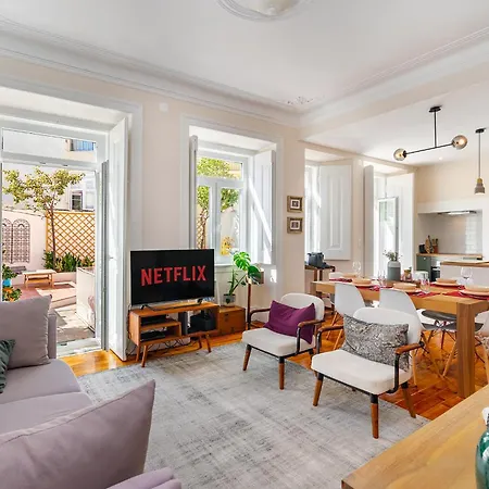 Lisbon Design Flat, Luxury, 7 People, Pool & Garden Apartment