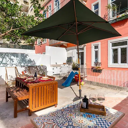 Lisbon Design Flat, Luxury, 7 People, Pool & Garden Apartment *