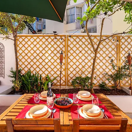 아파트 Design Flat, Luxury, 7 People, Pool Garden 리스본