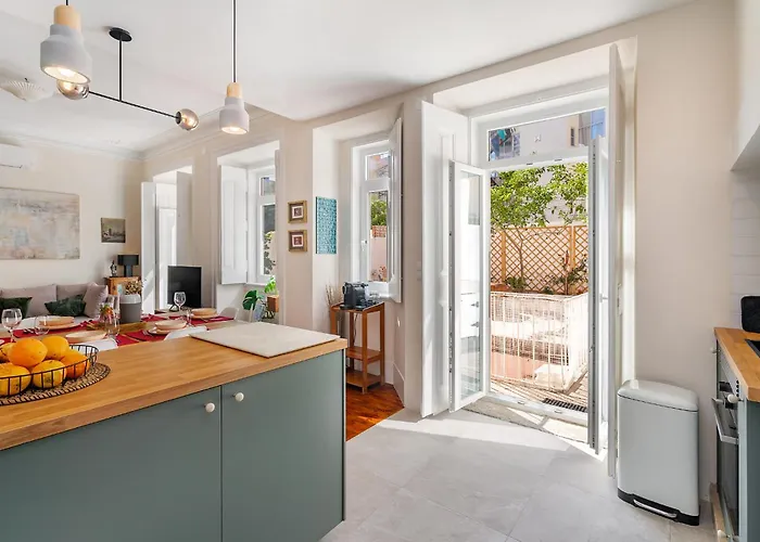 Апартаменты Design Flat, Luxury, 7 People, Pool Garden Лиссабон