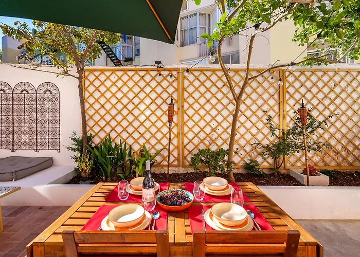 Апартаменты Design Flat, Luxury, 7 People, Pool Garden Лиссабон